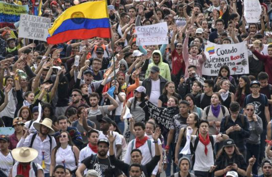 Colombia 4 motivos detrás de las multitudinarias protestas y