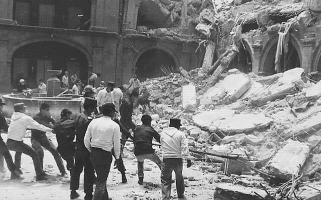 mas_de_cuatro_mil_personas_fueron_rescatadas_de_entre_los_escombros._foto_archivo_excelsior