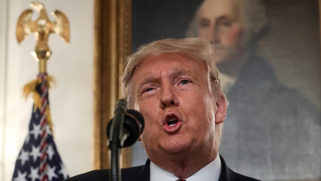 Trump firma orden que impone sanciones contra quien suministre armas a Irán