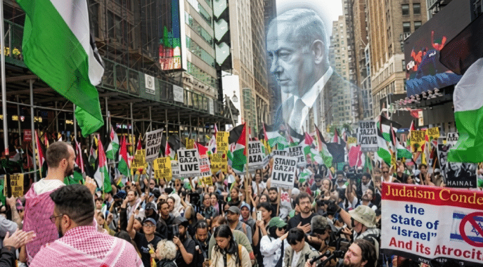 Cientos de personas protestan contra el “genocida” Netanyahu en Nueva York Proyecto nuevo (32)